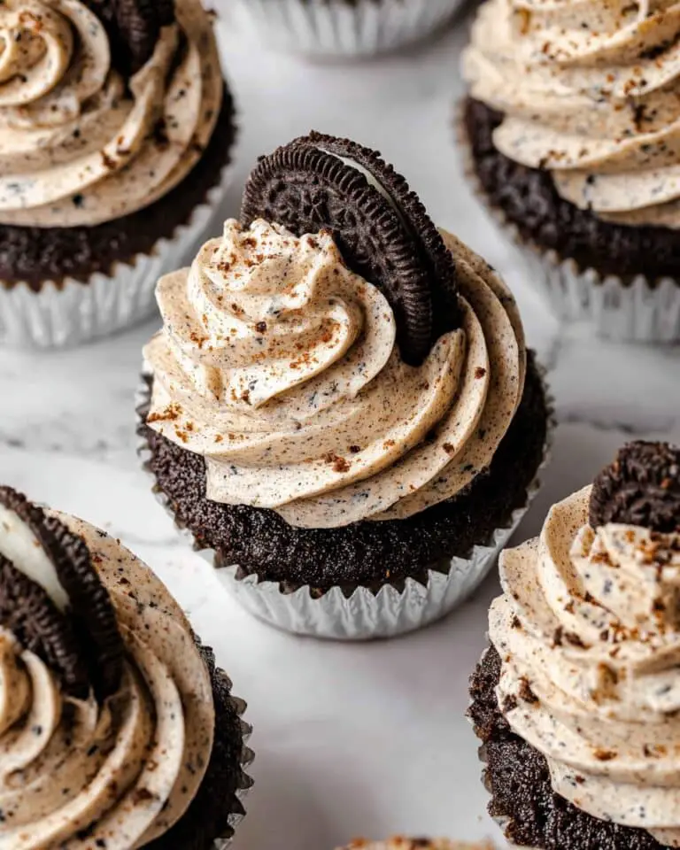 Oreo Cupcakes (Cookies and Cream Cupcakes)